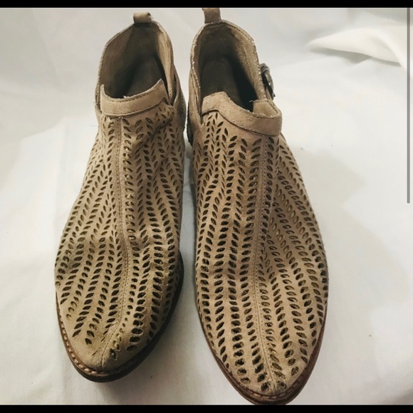 Vince Camuto Perforated suede booties - Picture 2 of 6